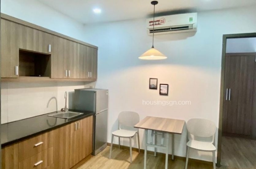 010280 | 2-BEDROOM SERVICED APARTMENT IN TRAN NHAT DUAT STREET, DISTRICT 1 - DINING TABLE