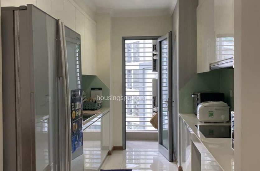 010330 | LUXURY 3-BEDROOM APARTMENT IN VINHOMES CENTRAL PARK, DISTRICT 1 - KITCHEN