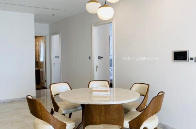 010331 | LUXURY 3-BEDROOM APARTMENT FOR RENT IN VINHOMES BASON, DISTRICT 1 - DINING TABLE