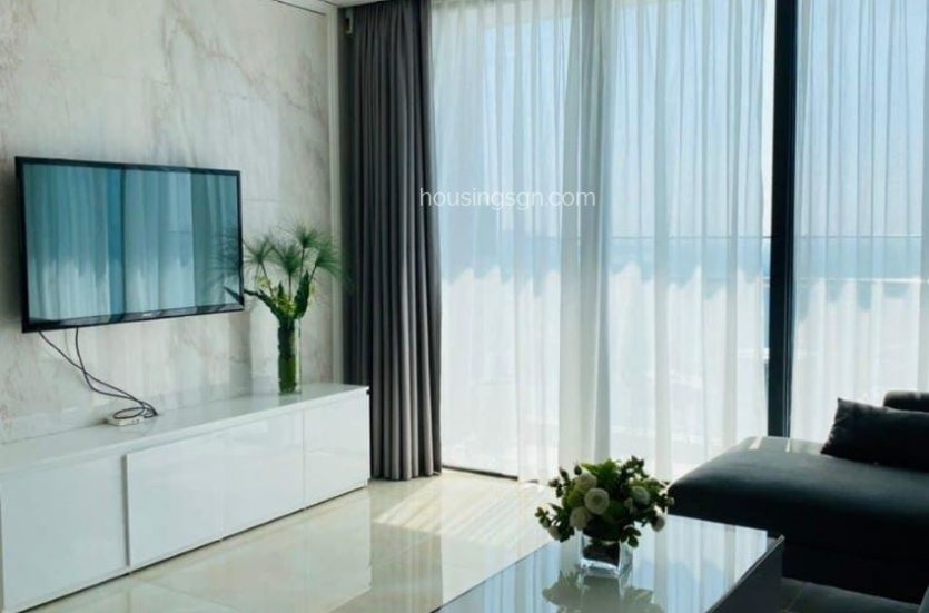 010331 | LUXURY 3-BEDROOM APARTMENT FOR RENT IN VINHOMES BASON, DISTRICT 1 - LIVING ROOM