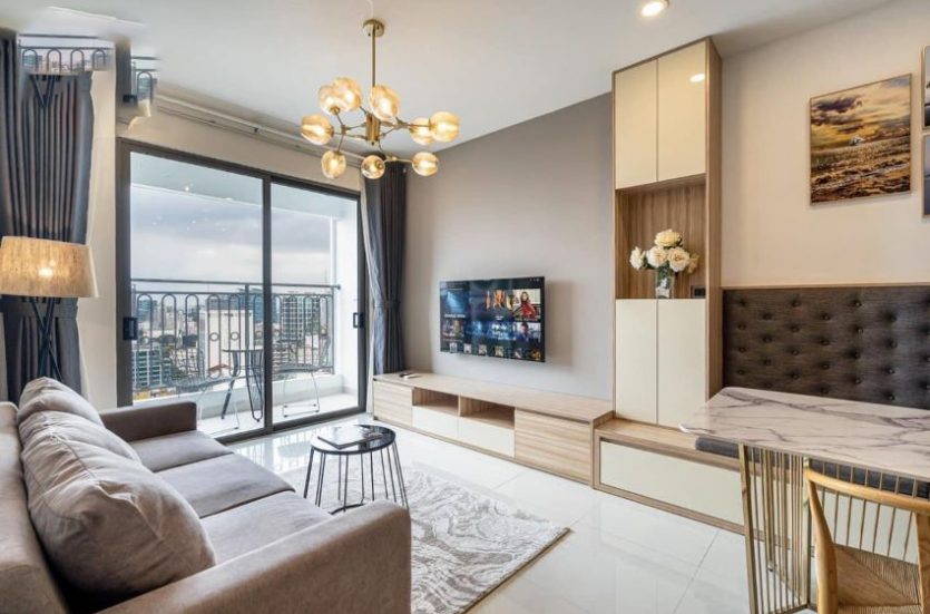 040257 | LUXURY 2-BEDROOM APARTMENT IN SAI GON ROYAL RESIDENCE, DISTRICT 4 - LIVING ROOM