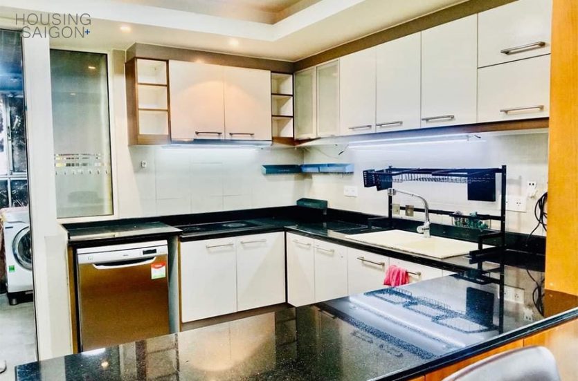 BT0341 | PANORAMIC VIEW 3-BEDROOM APARTMENT IN SAIGON PEARL, BINH THANH DISTRICT - KITCHEN