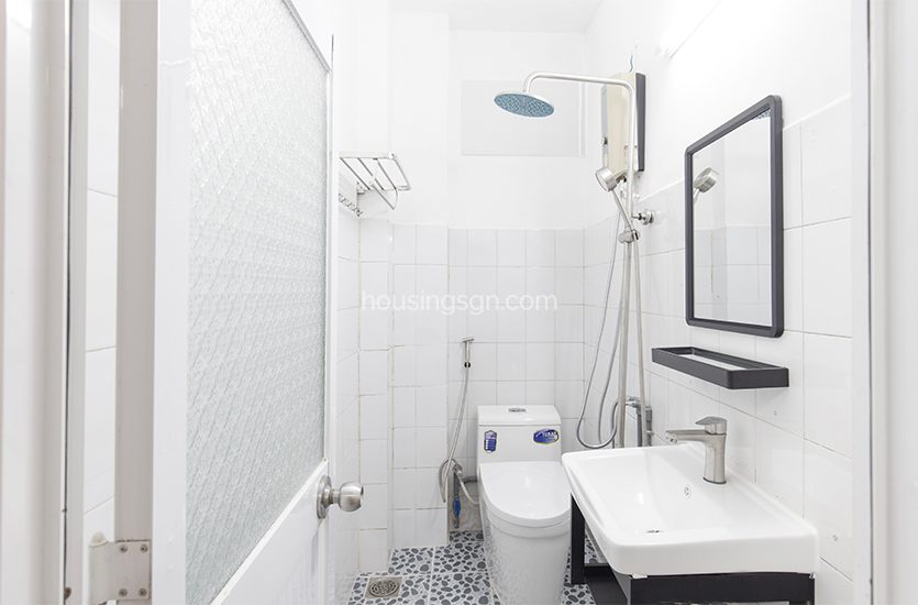 010087 | MULTIPLE CHOICE STUDIO SERVICED APARTMENT IN THE HEART OF DISTRICT 1 - REST ROOM