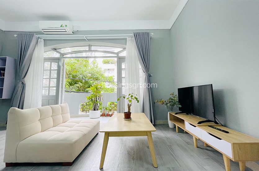 0101165 | 1-BEDROOM STREET VIEW SERVICED APARTMENT IN TRAN NHAT DUAT, DISTRICT 1 - LIVING ROOM