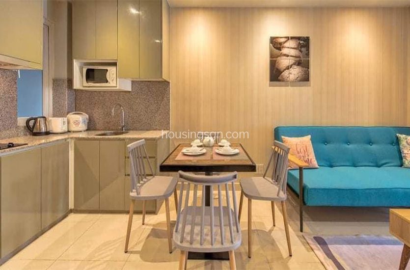 030169 | HIGH-CLASS 1-BEDROOM APARTMENT IN CENTER OF DISTRICT 3 - DINING TABLE