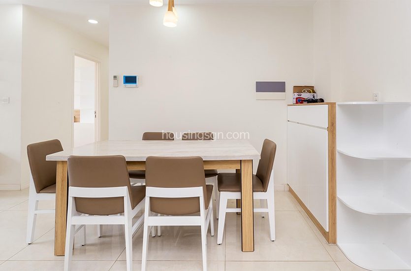 040325 | HIGH-CLASS 3-BEDROOM APARTMENT IN THE MILLENNIUM, DISTRICT 4 - DINING TABLE
