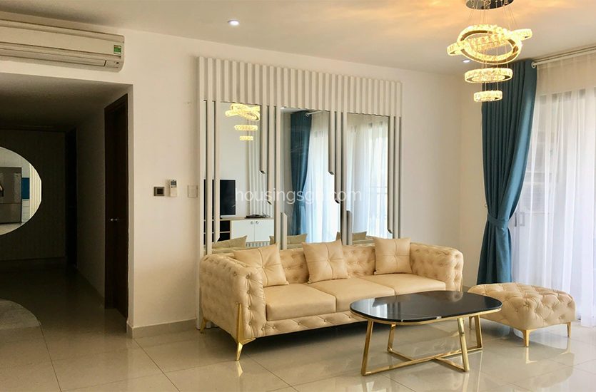 040326 | NEOCLASSICAL 3-BEDROOM APARTMENT IN SAIGON ROYAL, DISTRICT 4 - LIVING ROOM