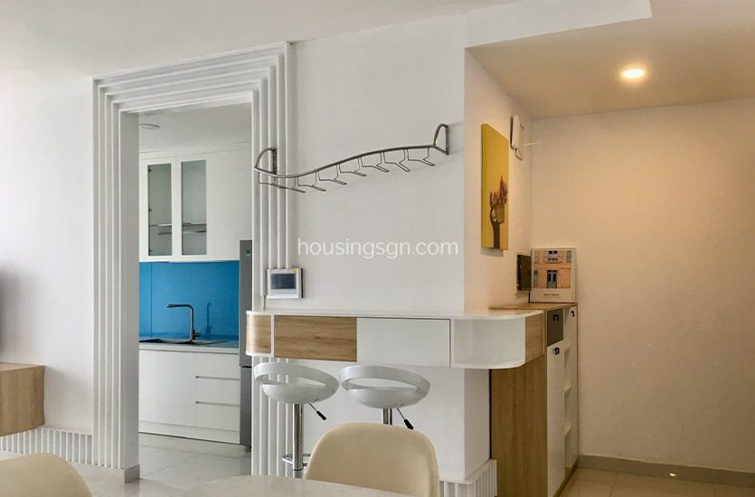 040326 | NEOCLASSICAL 3-BEDROOM APARTMENT IN SAIGON ROYAL, DISTRICT 4 - KITCHEN