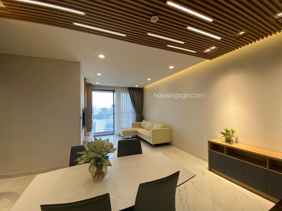 070231 | 2-BEDROOM MODERN APARTMENT IN GRANDE MIDTOWN M5, DISTRICT 7 - DINING TABLE