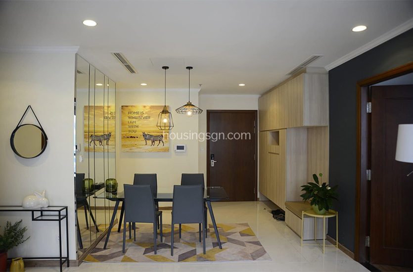 BT0274 | 2-BEDROOM APARTMENT IN VINHOMES CENTRAL PARK, BINH THANH DISTRICT - DINING TABLE