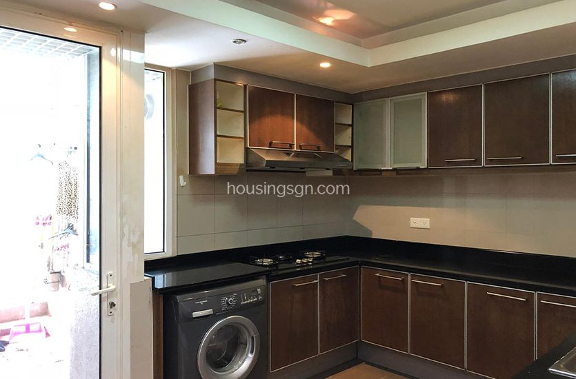 BT0343 | 3-BEDROOM NEOCLASSICAL APARTMENT IN SAIGON PEARL, BINH THANH DISTRICT - KITCHEN
