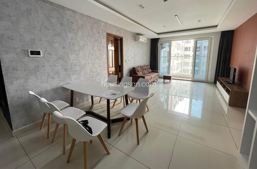 PN0306 | LUXURY 3-BEDROOM APARTMENT FOR RENT IN SKY CENTER, PHU NHUAN DISTRICT - LIVING ROOM