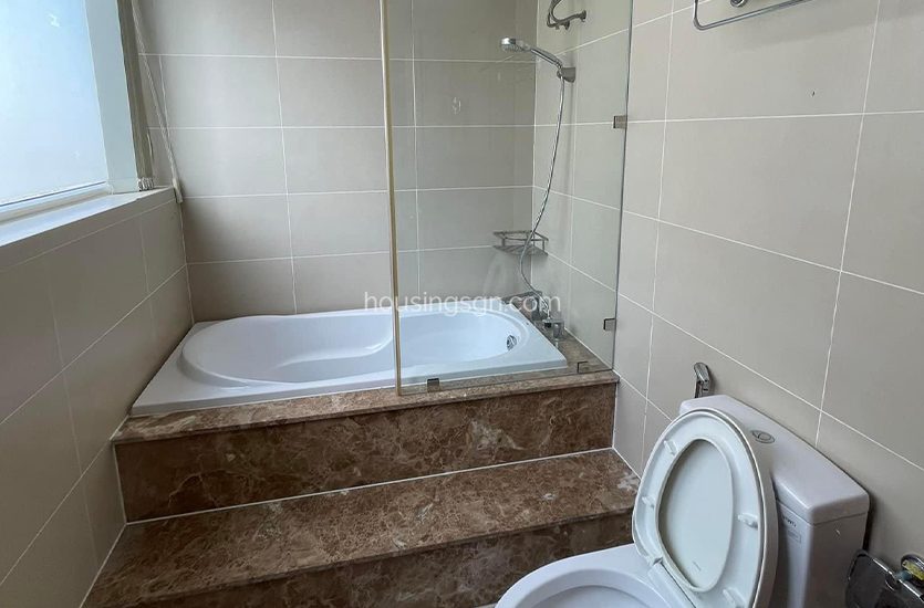 PN0306 | LUXURY 3-BEDROOM APARTMENT FOR RENT IN SKY CENTER, PHU NHUAN DISTRICT - BATHTUB