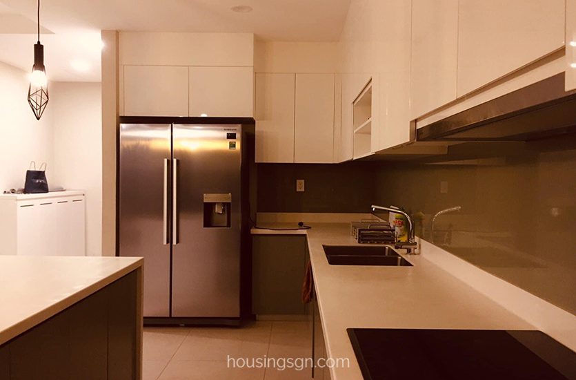 040328 | HIGH-CLASS 3-BEDROOM APARTMENT FOR RENT IN GOLDVIEW, DISTRICT 4
