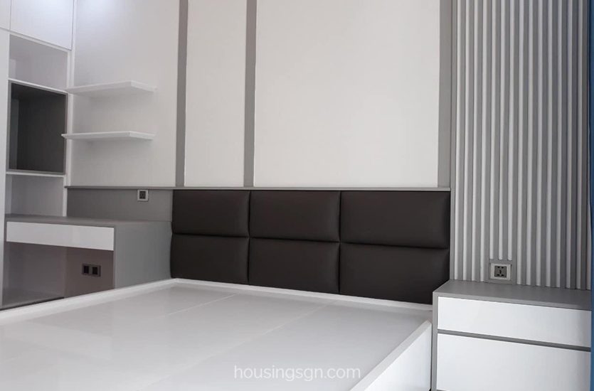 070251 | DELICATED IN WHITE 2-BEDROOM APARTMENT FOR RENT IN MIDTOWN M6, DISTRICT 7