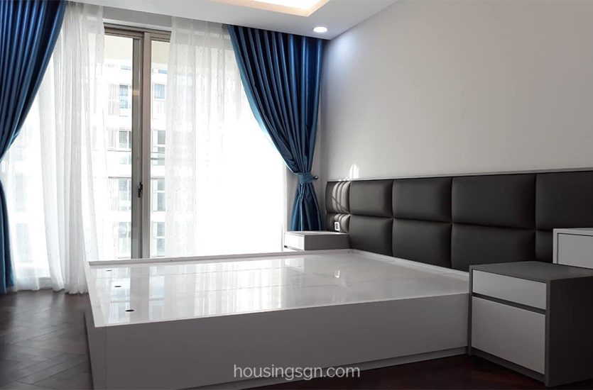 070251 | DELICATED IN WHITE 2-BEDROOM APARTMENT FOR RENT IN MIDTOWN M6, DISTRICT 7