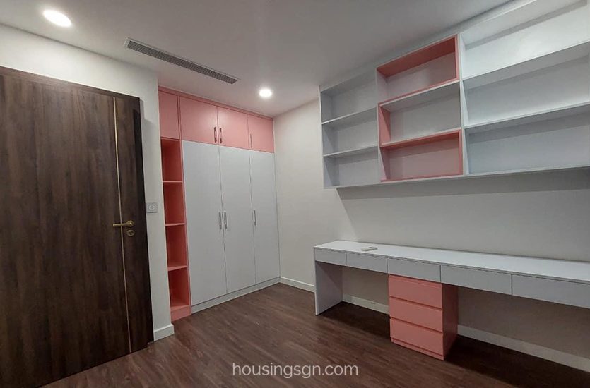070323 | SPACIOUS 3-BEDROOM APARTMENT IN SUNSHINE CITY, DISTRICT 7