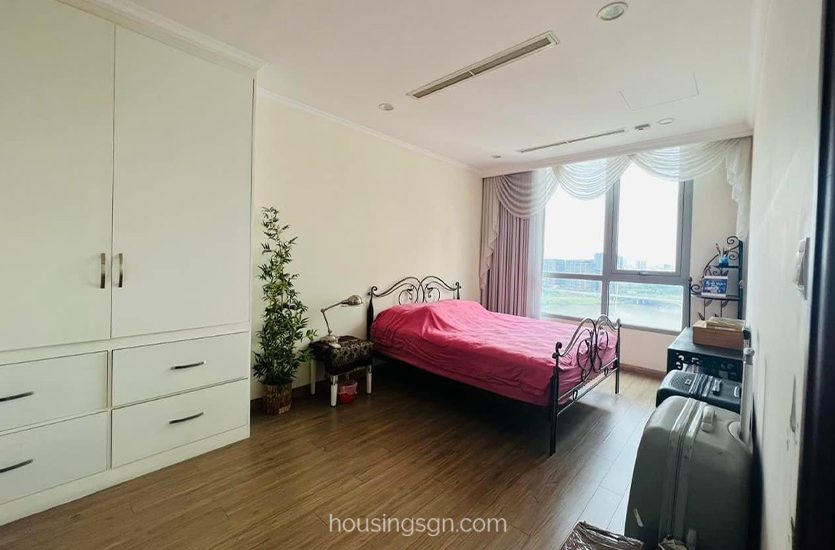 BT02100 | HIGH-END 2-BEDROOM APARTMENT FOR RENT IN VINHOMES CENTRAL PARK, BINH THANH DISTRICT