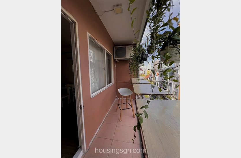 0102138 | LOVELY STREET VIEW 2-BEDROOM APARTMENT FOR RENT IN HEART OF DISTRICT 1