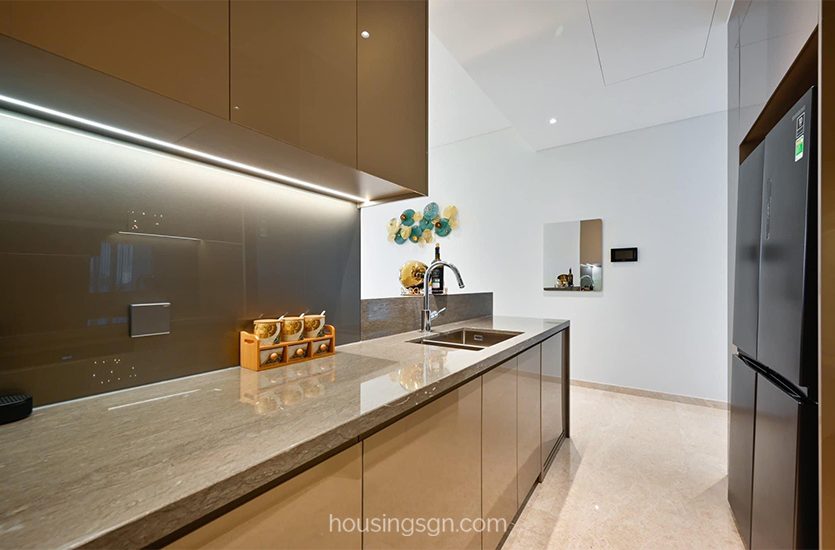 0102142 | LUXURY 2-BEDROOM APARTMENT WITH CITY VIEW BALCONY IN THE MARQ, DISTRICT 1