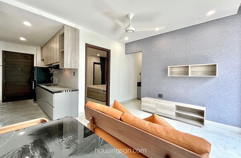 030184 | 1-BEDROOM SERVICED APARTMENT WITH EXTRA STREET VIEW BALCONY IN DISTRICT 3