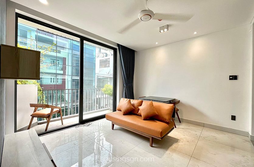 030184 | 1-BEDROOM SERVICED APARTMENT WITH EXTRA STREET VIEW BALCONY IN DISTRICT 3