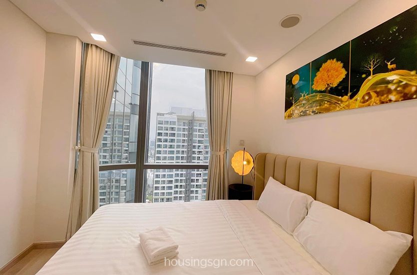BT02107 | RIVER-VIEW 2-BEDROOM LUXURY APARTMENT IN VINHOMES CENTRAL PARK, BINH THANH