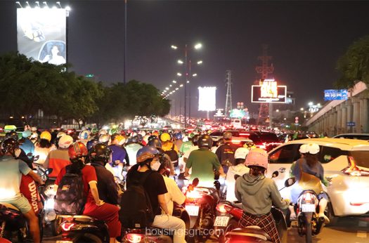 What should foreigners do with traffic jams in Saigon?