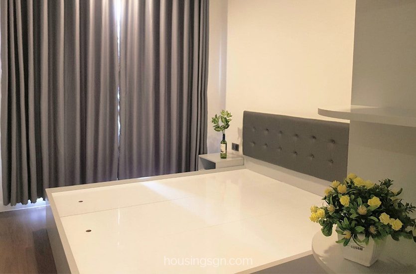 040289 | BRIGHT AND LOVELY 2-BEDROOM APARTMENT FOR RENT IN SAIGON ROYAL, DISTRICT 4