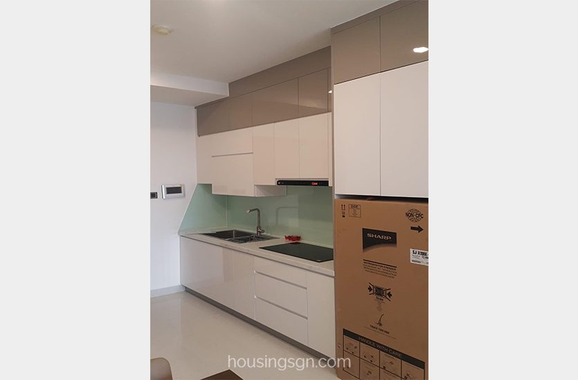 040293 | COZY 2-BEDROOM APARTMENT FOR RENT IN SAIGON ROYAL, DISTRICT 4