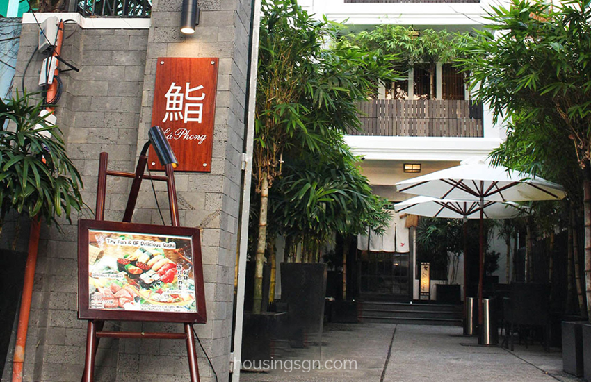 Lá Phong Sushi House