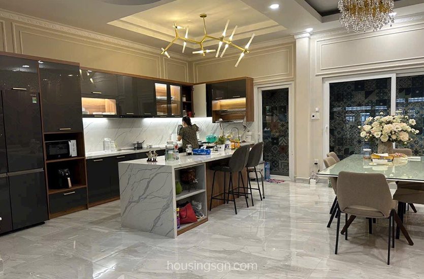010501 | LUXURY 5BR HOUSE FOR RENT IN THE CITY HEART, DISTRICT 1 CENTER