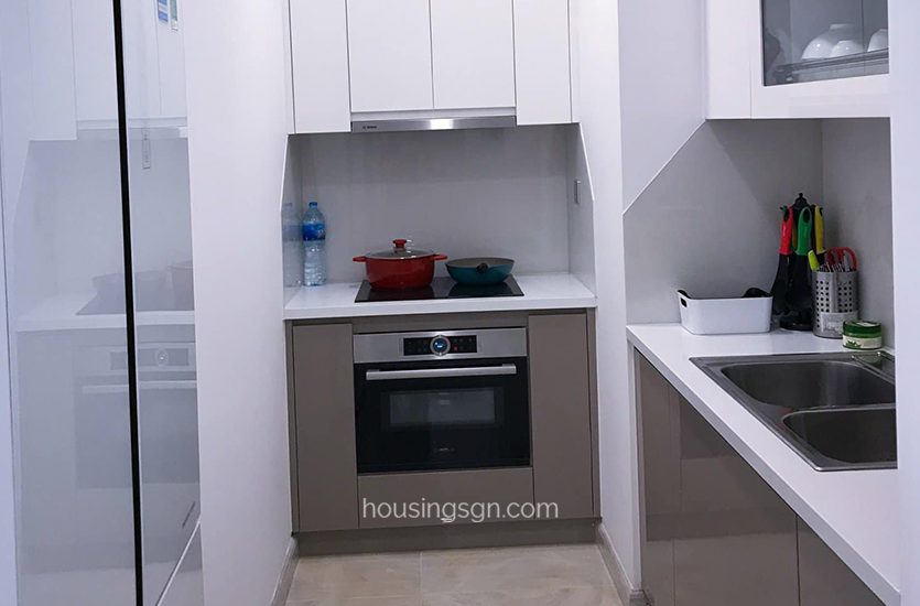 0101255 | LOVELY 1BR APARTMENT WITH CITY-VIEW BALCONY FOR RENT IN DISTRICT 1 CENTER